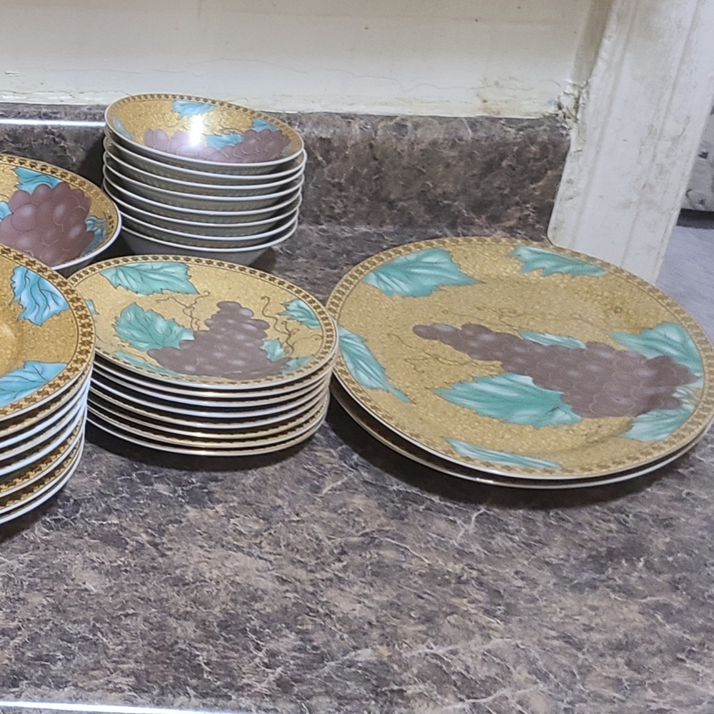 64 piece dinnerware in gold